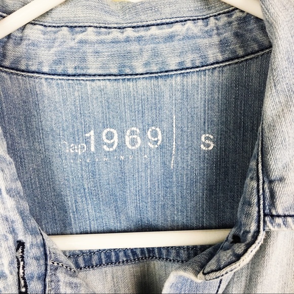 GAP | Button Down Faded Chambray Shirt - Picture 3 of 6